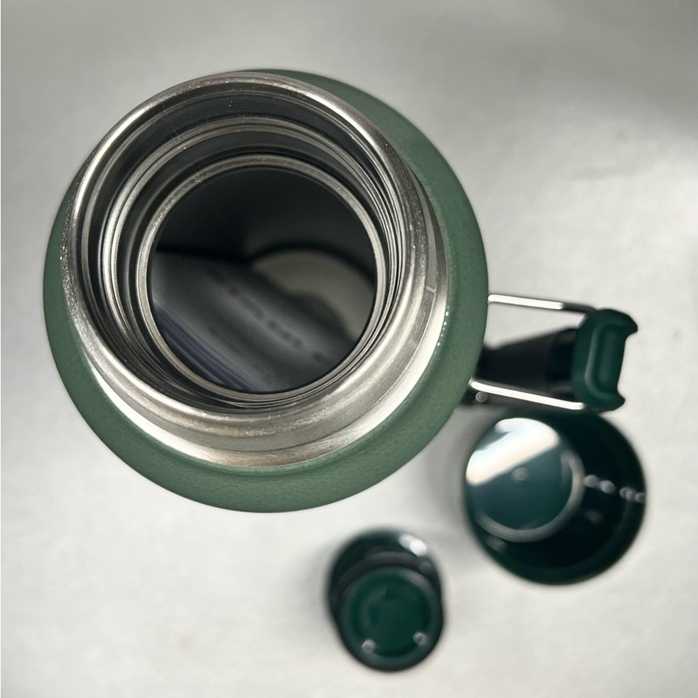 Stanley Green Classic thermos. - Picture 3 of 3